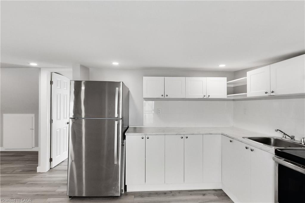 229 Parkdale Avenue N Property Photo 35