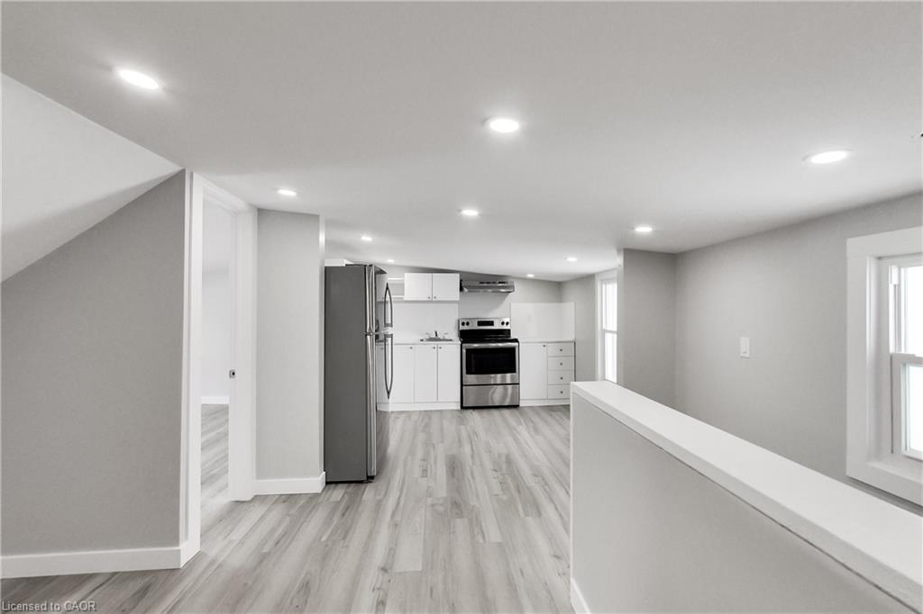 229 Parkdale Avenue N Property Photo 38
