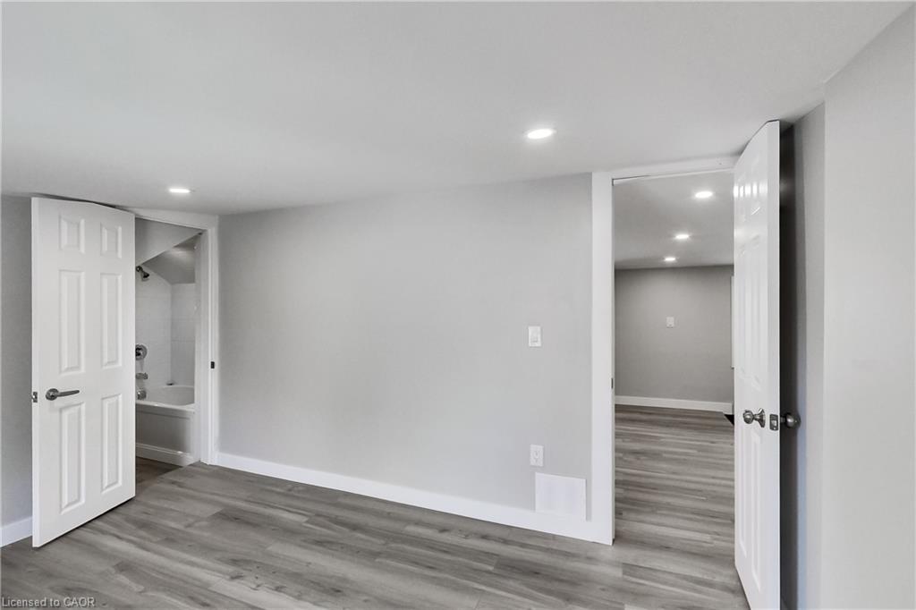 229 Parkdale Avenue N Property Photo 41