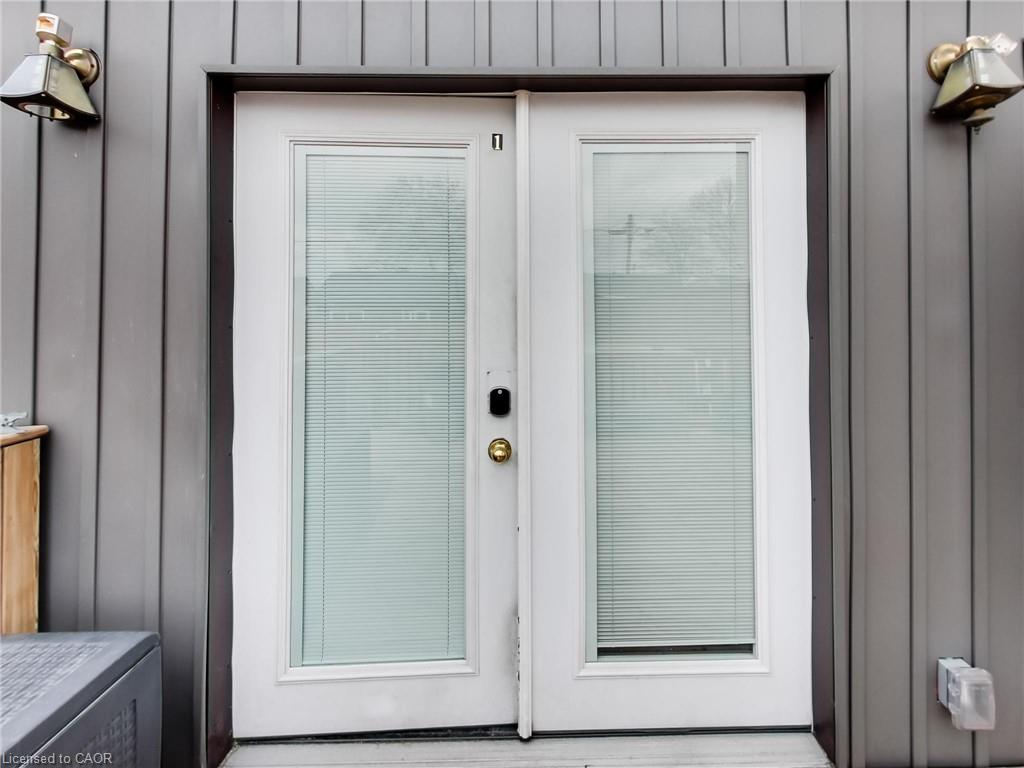229 Parkdale Avenue N Property Photo 47