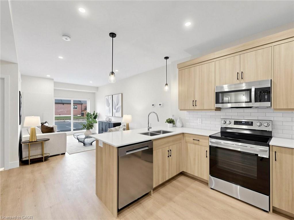 935 Twamley Street W Property Photo 1