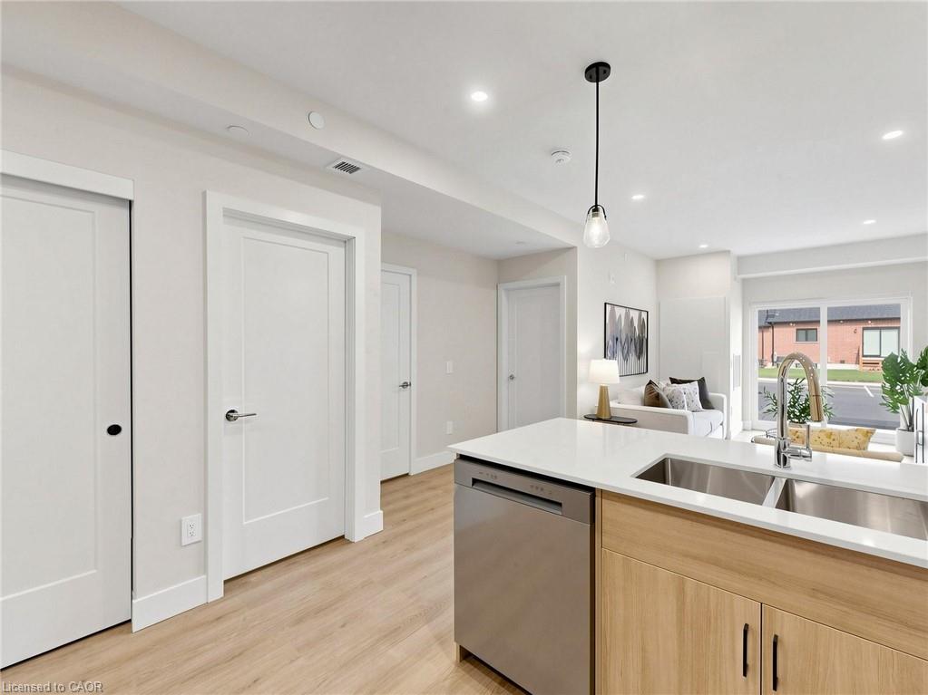 935 Twamley Street W Property Photo 4