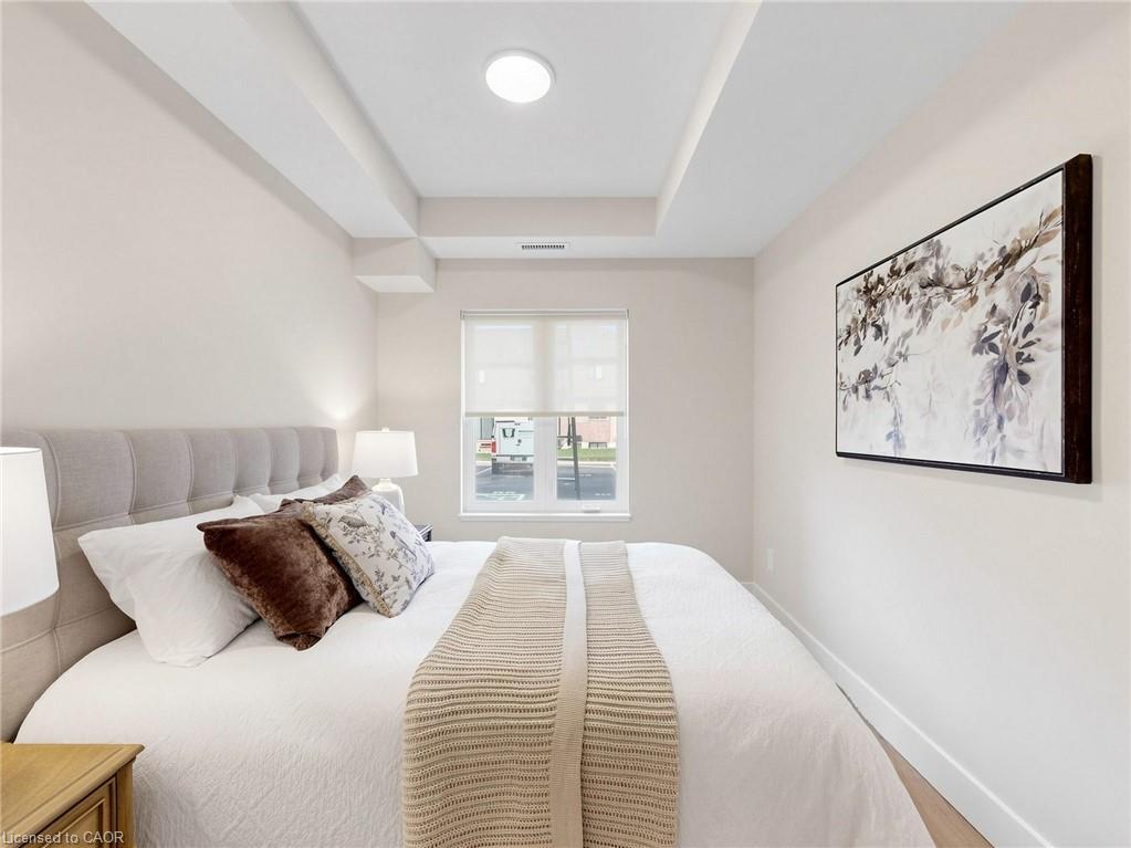 935 Twamley Street W Property Photo 6