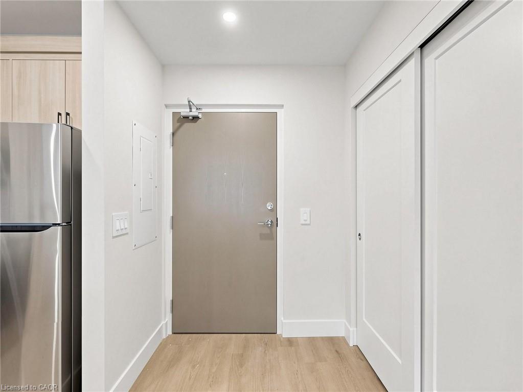 935 Twamley Street W Property Photo 11