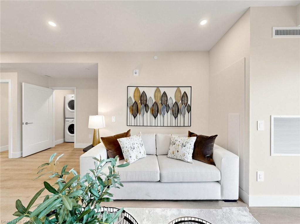 935 Twamley Street W Property Photo 13