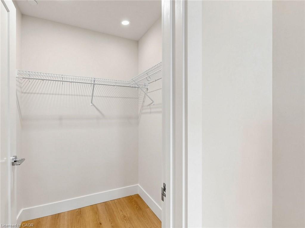 935 Twamley Street W Property Photo 18