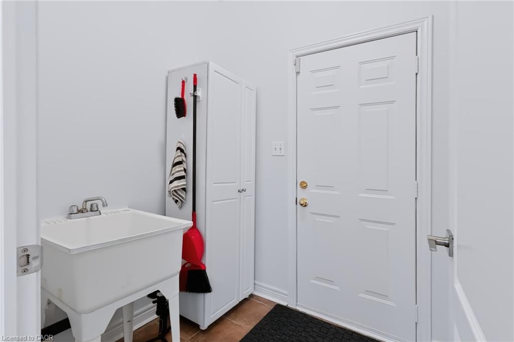 2254 Dunforest Crescent Property Photo 25
