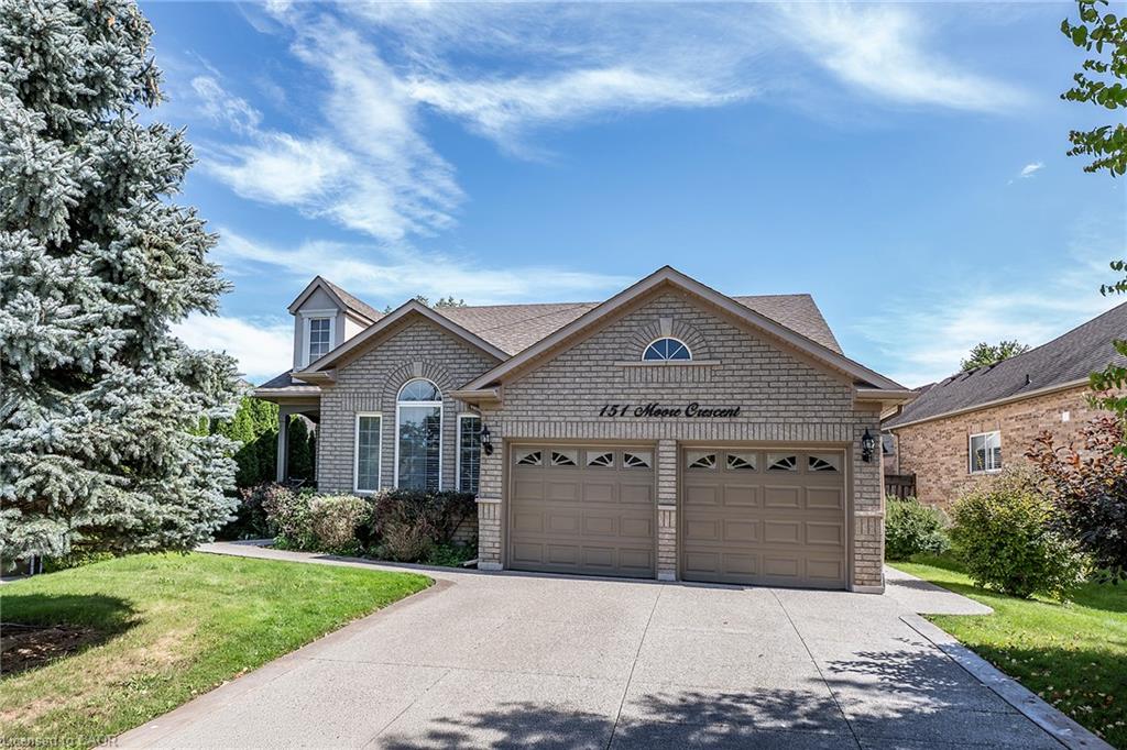 151 Moore Crescent Property Photo 2