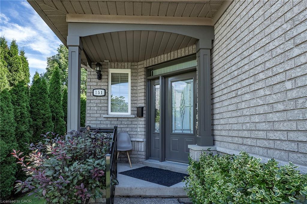 151 Moore Crescent Property Photo 3