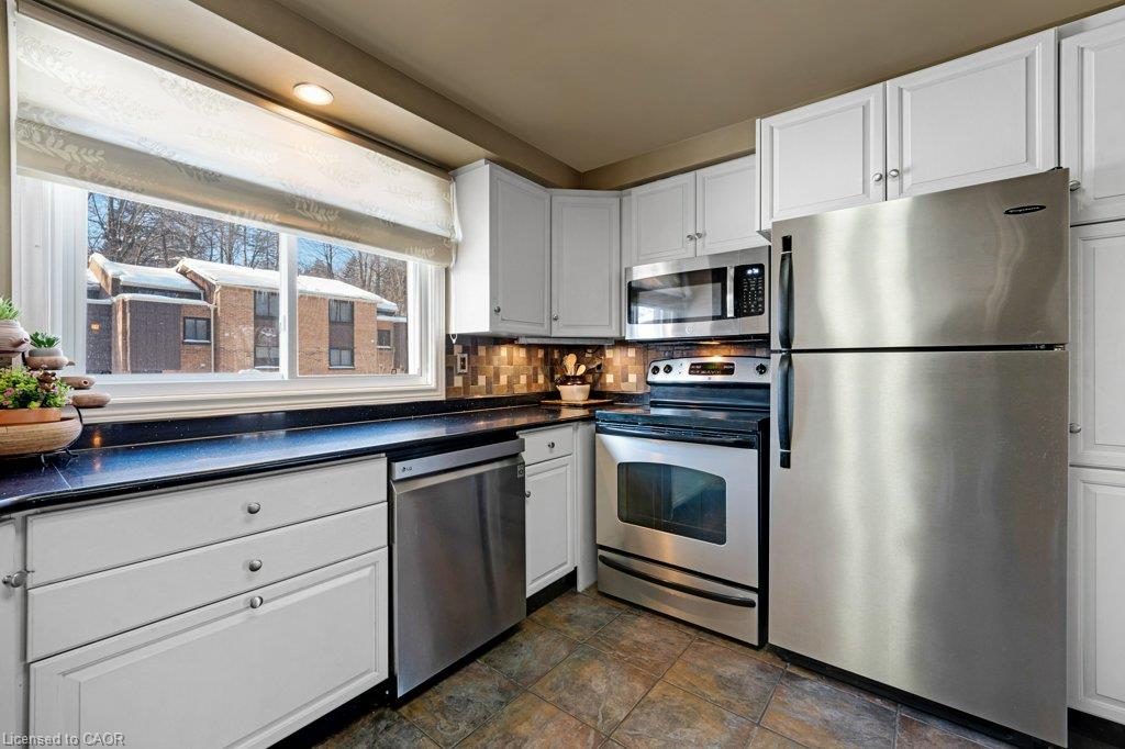 23-220 Salisbury Avenue Property Photo 16