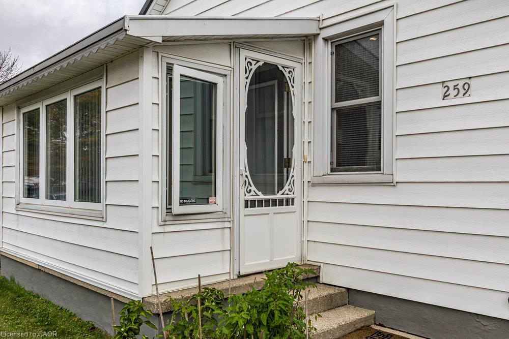 259 Metcalfe Street N Property Photo 3