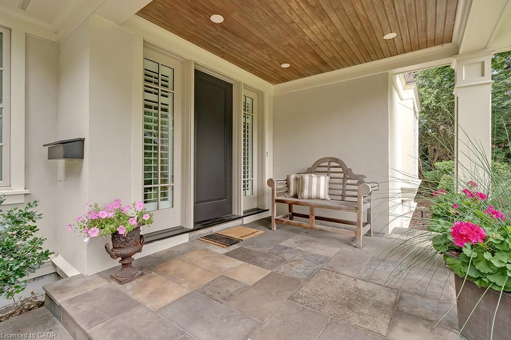 7 Colonial Crescent Property Photo 6