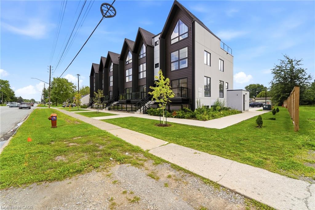 302-7277 Wilson Crescent Property Photo 3