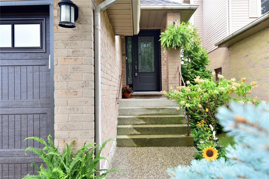 130 Charing Drive Property Photo 3