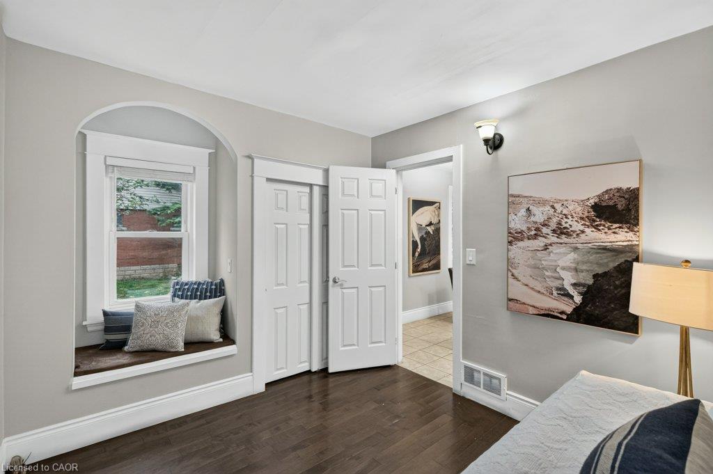 50 Wexford Avenue S Property Photo 21
