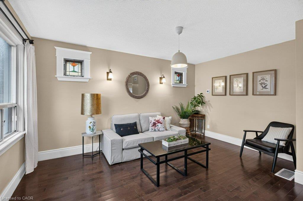 50 Wexford Avenue S Property Photo 4
