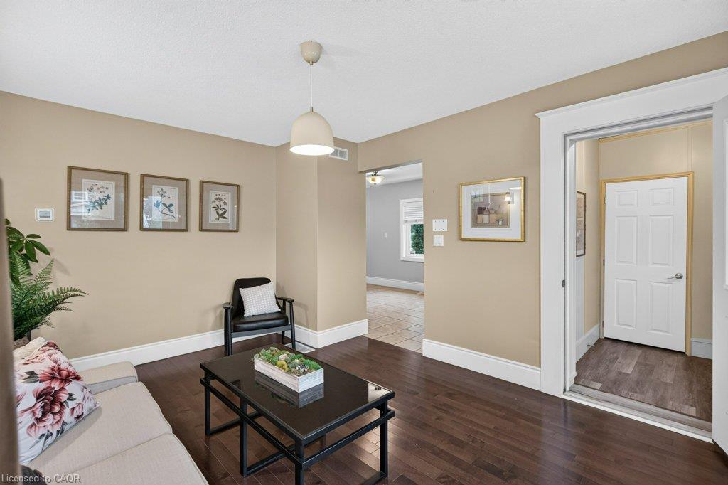 50 Wexford Avenue S Property Photo 5