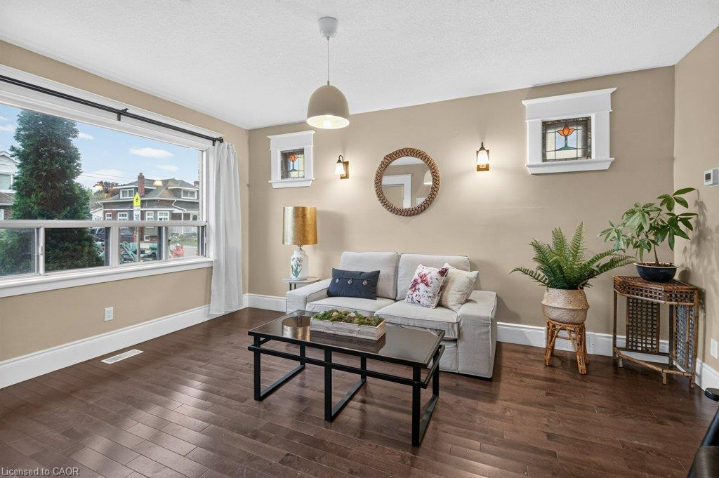 50 Wexford Avenue S Property Photo 7