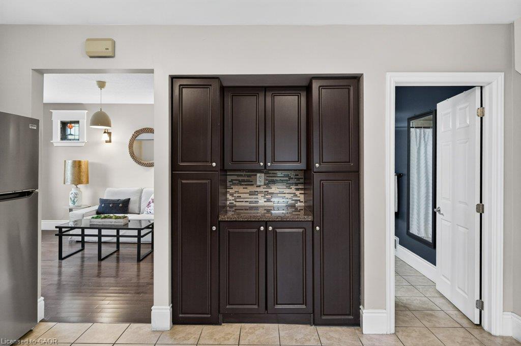 50 Wexford Avenue S Property Photo 14