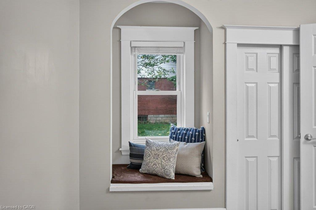 50 Wexford Avenue S Property Photo 23