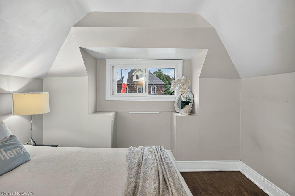 50 Wexford Avenue S Property Photo 26