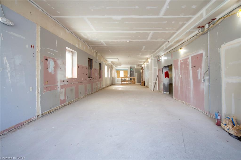 90 John Street S Property Photo 2