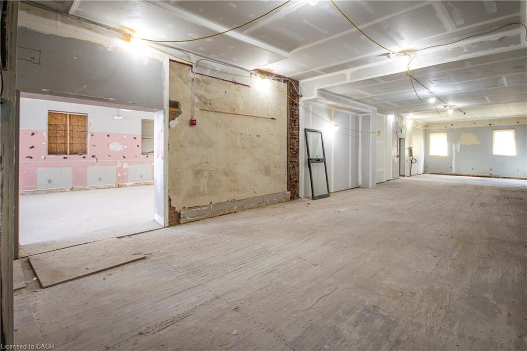 90 John Street S Property Photo 6