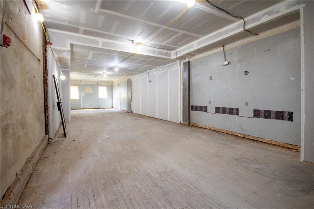90 John Street S Property Photo 7