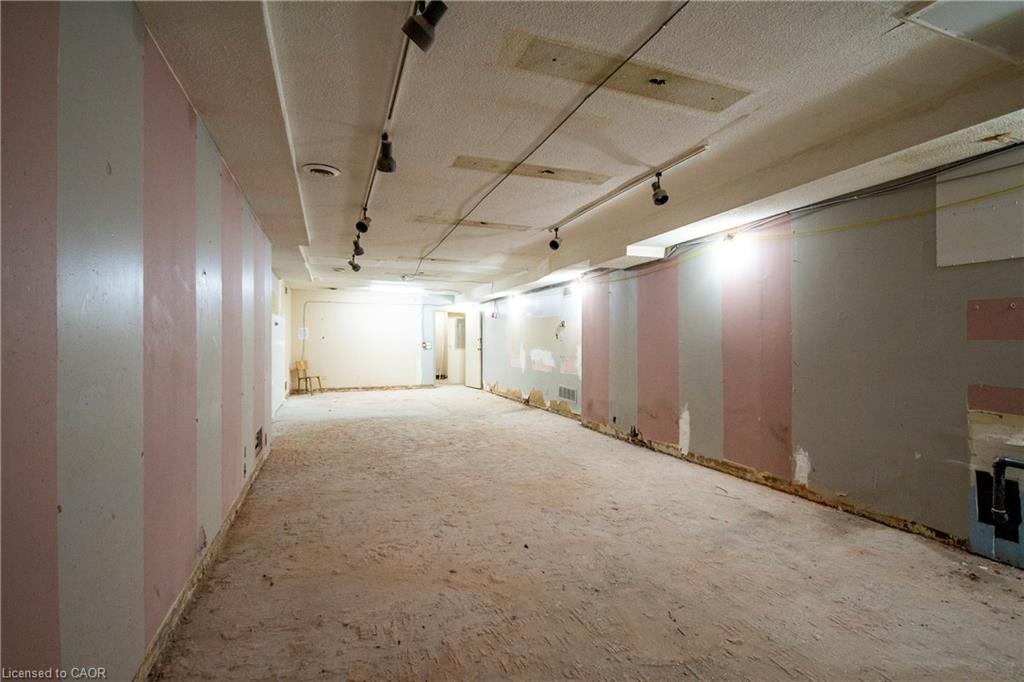 90 John Street S Property Photo 9