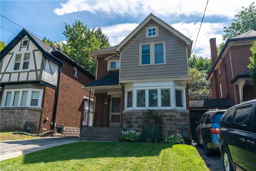 1257 King Street W Property Photo 2
