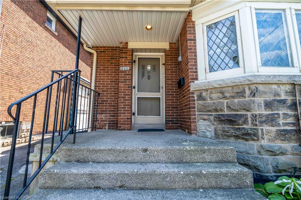 1257 King Street W Property Photo 6