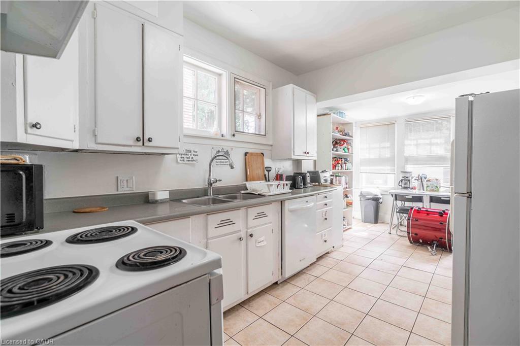1257 King Street W Property Photo 9