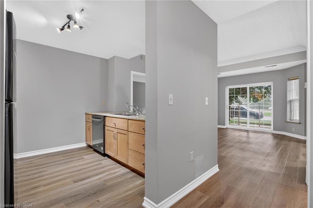 113-317 Lock Street W Property Photo 7