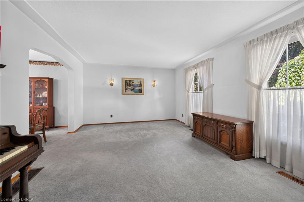 5 Rathbun Place Property Photo 8