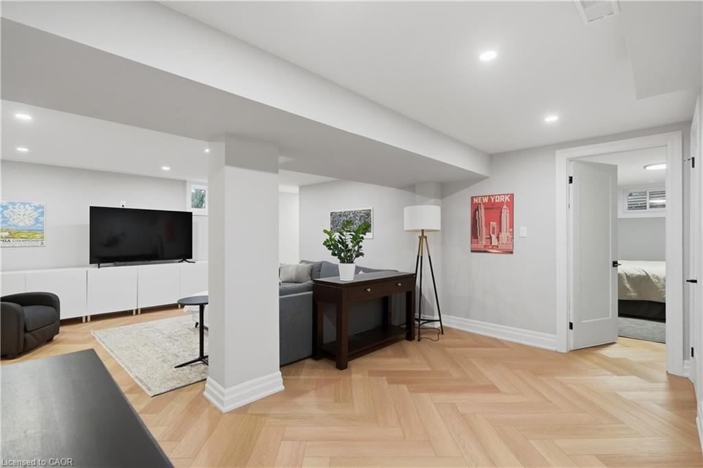 54 Mayfair Avenue Property Photo 32