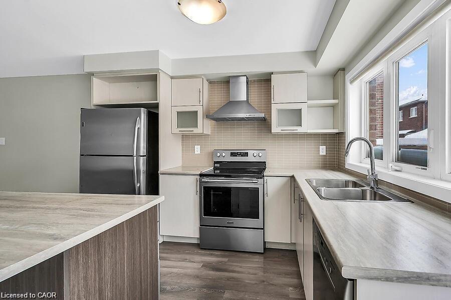 457 Queen Mary Drive Property Photo 14