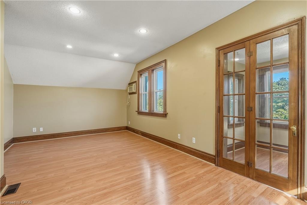 84 West Avenue S Property Photo 22