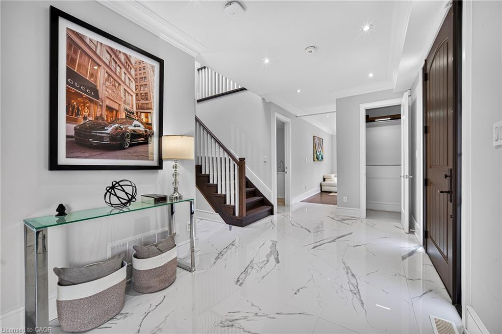 408 Seabourne Drive Property Photo 12