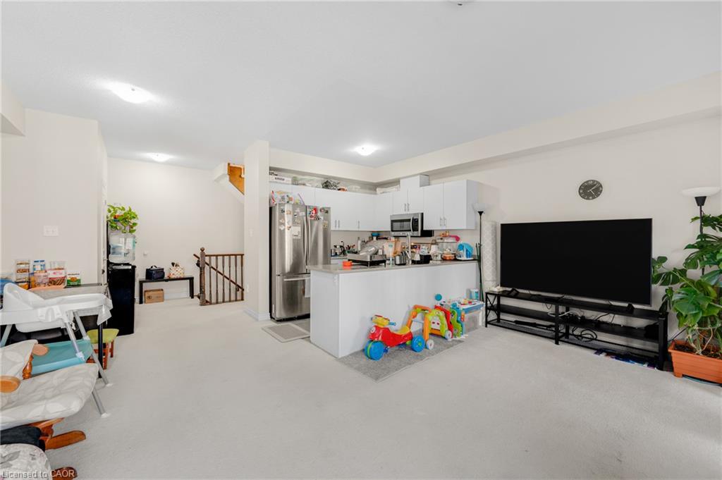 80-88 Decorso Drive Property Photo 10