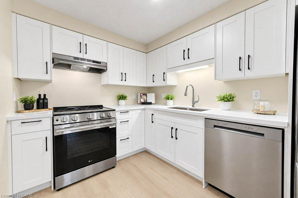 62 Chantilly Street Property Photo 10