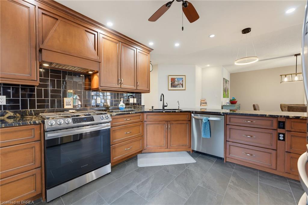 10 Noble Court Property Photo 11