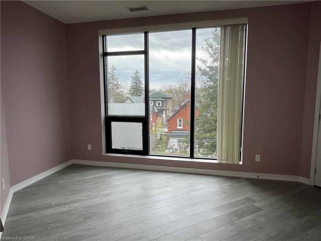 224-690 King Street Property Photo 13
