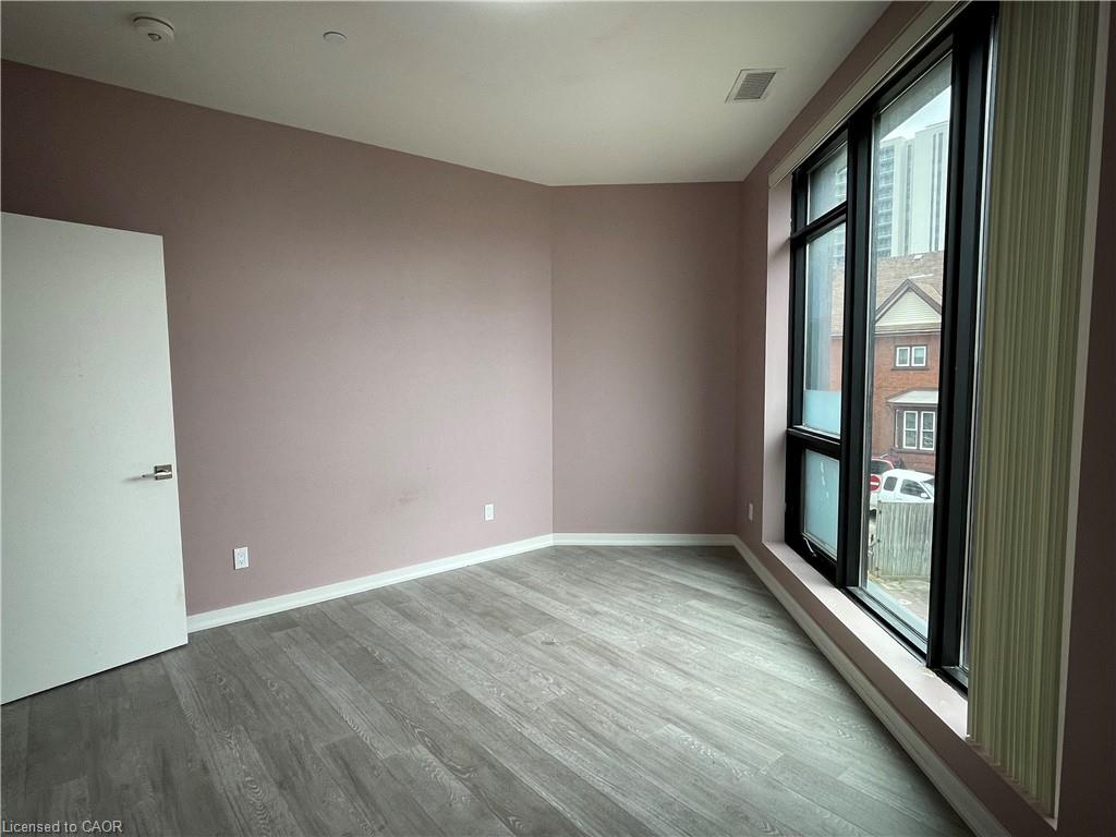 224-690 King Street Property Photo 14