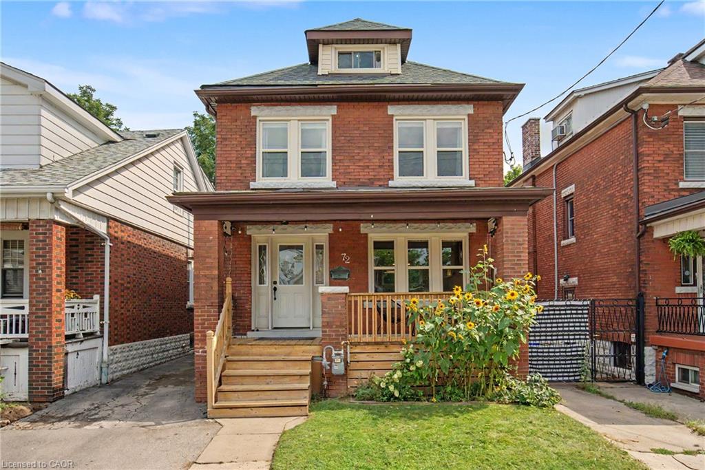 72 Garside Avenue N Property Photo 1