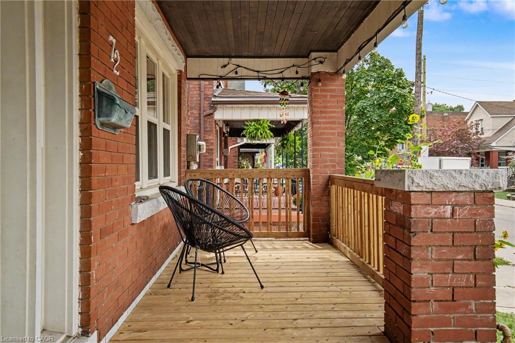 72 Garside Avenue N Property Photo 2