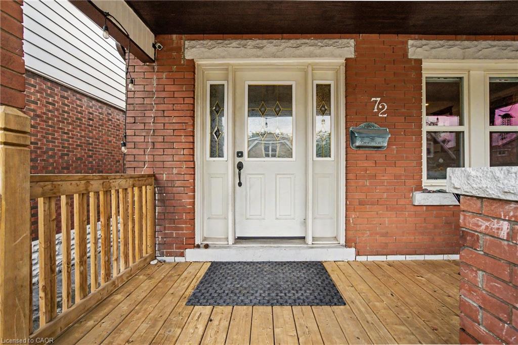 72 Garside Avenue N Property Photo 3