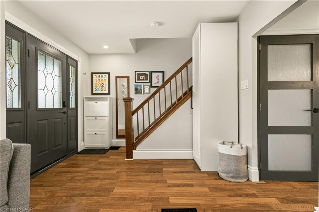 72 Garside Avenue N Property Photo 4