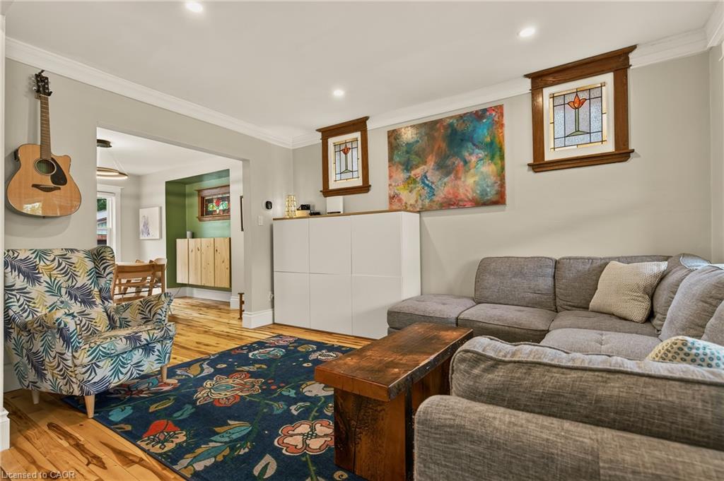 72 Garside Avenue N Property Photo 9