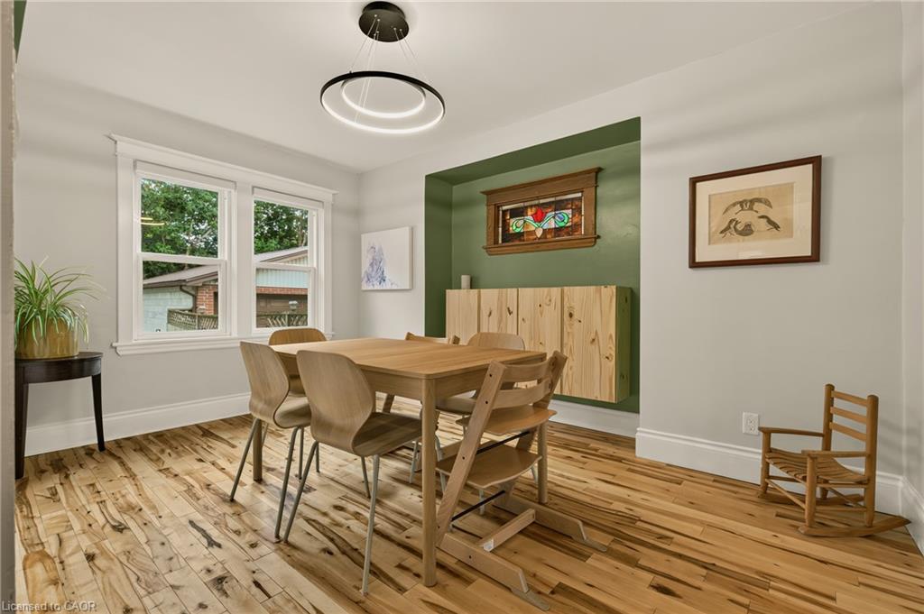 72 Garside Avenue N Property Photo 14