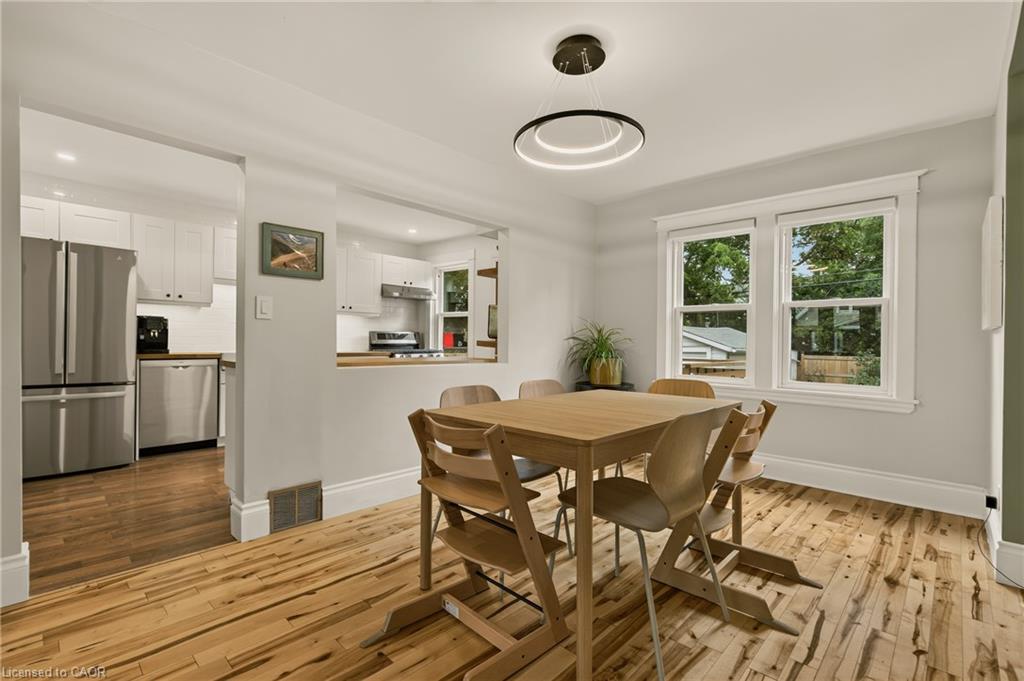 72 Garside Avenue N Property Photo 17
